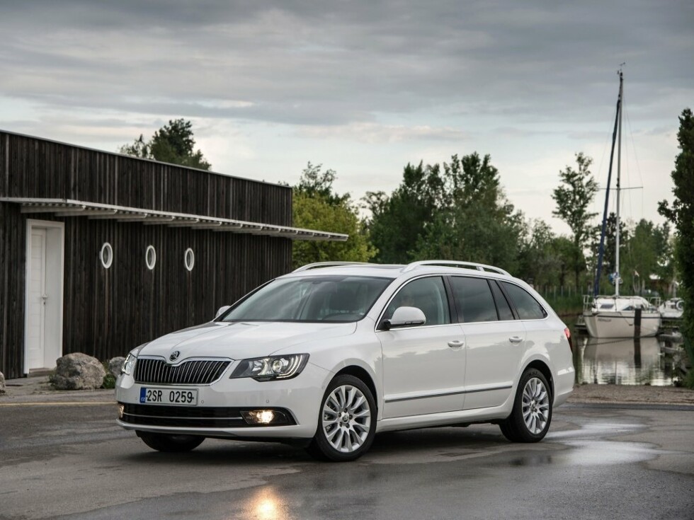 Коврики текстильные "Стандарт" для Skoda Superb II (универсал / 3T5 без электро-привода передних сидений) 2013 - 2015, черные, 5шт.